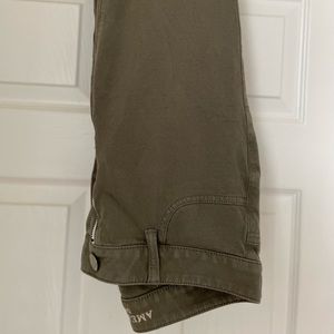 Green American Eagle super stretch jeggings. Size 6.
